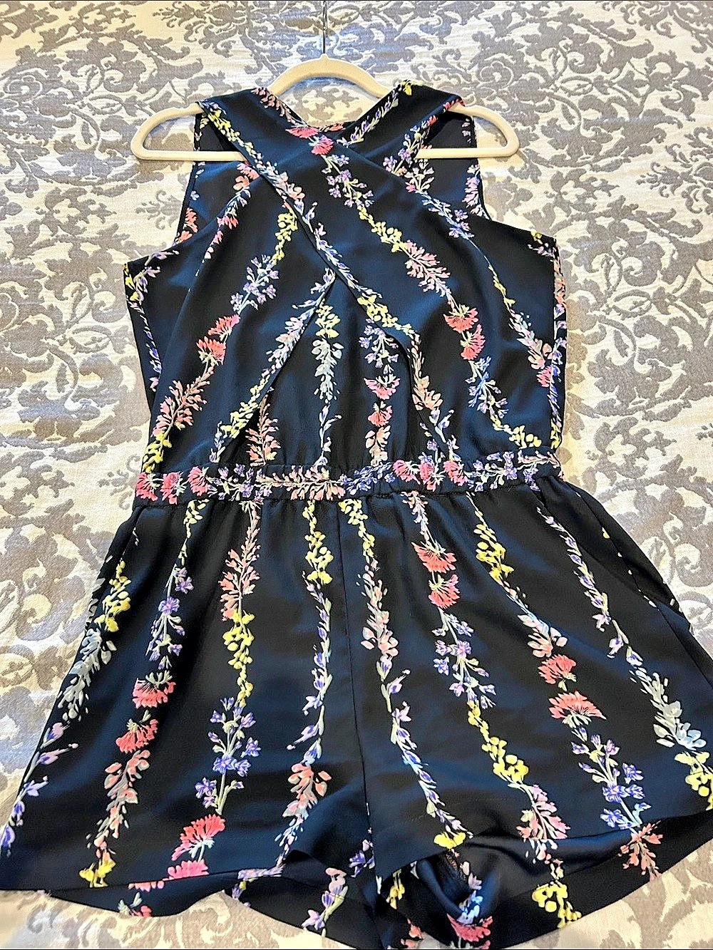 BCBGMAXAZRIA Floral Romper in Black Size Small Like New